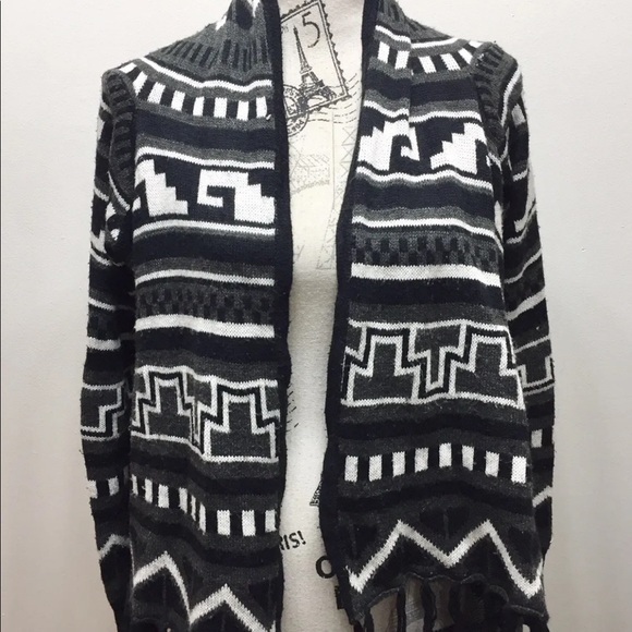 Belle Du Jour Women Fringed Overpiece Cardigan Tribal Print Small Grey Cream - Picture 3 of 12